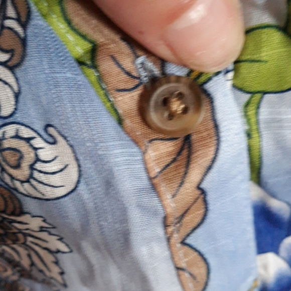 Beautiful floral blouse!! - Picture 5 of 5